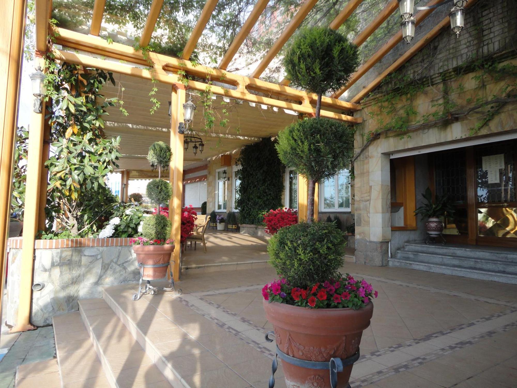 Hotel La Maruxina La Alameda de la Sagra エクステリア 写真