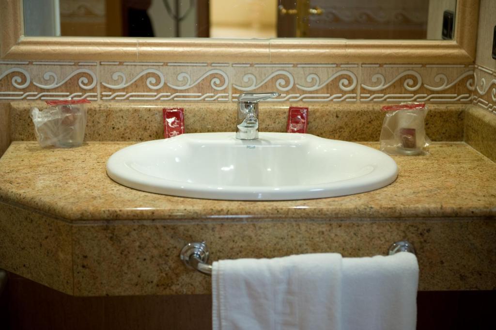 Hotel La Maruxina La Alameda de la Sagra 部屋 写真