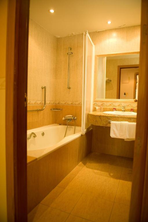 Hotel La Maruxina La Alameda de la Sagra 部屋 写真